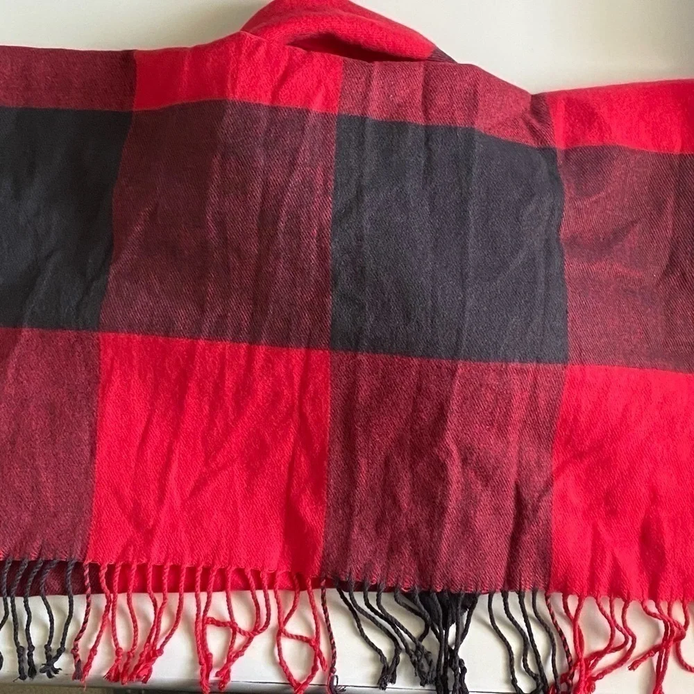 GAP Fringed Trim Scarf